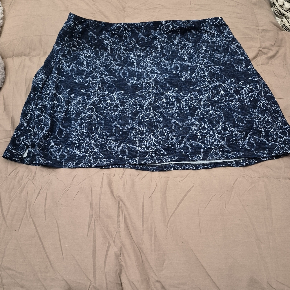 Soybu Navy Floral Skort Size Large